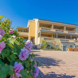 Center Dekanic Krk Town